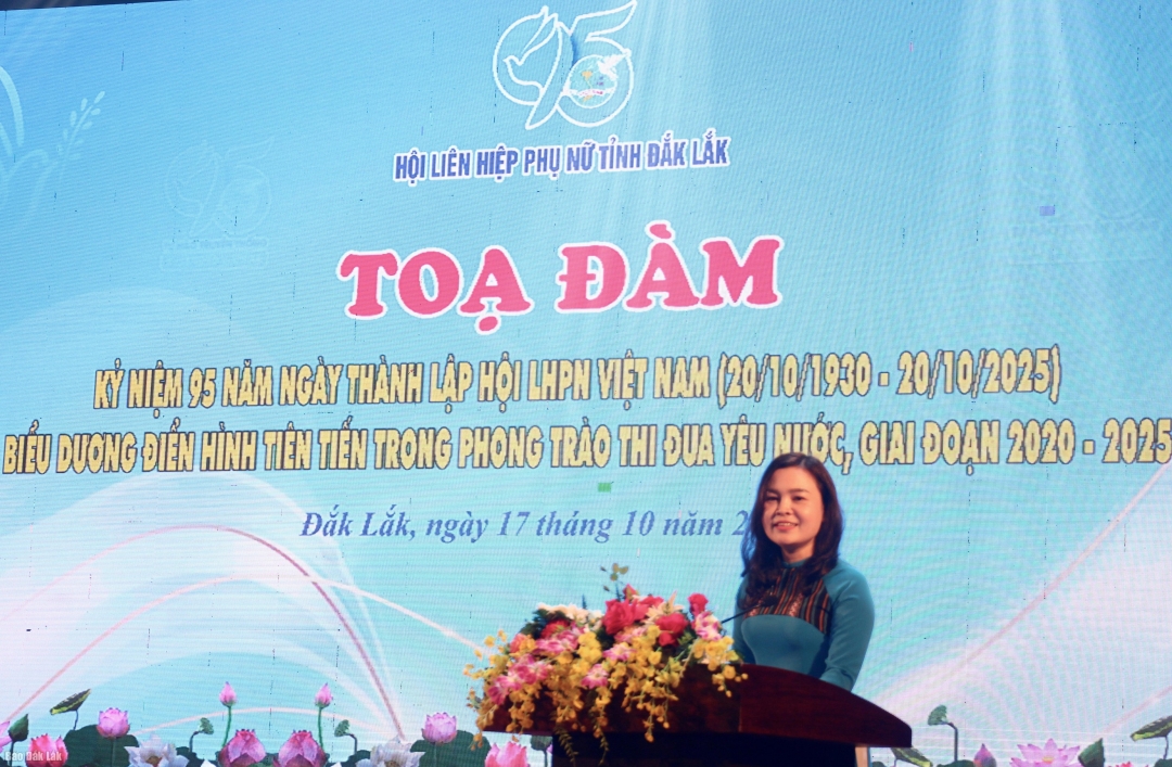 Phó Chủ tịch Thường trực Hội LHPN tỉnh Kim Thoa Adrơng 