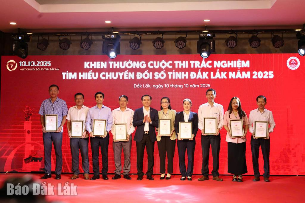 Những cá nhân, tập thể