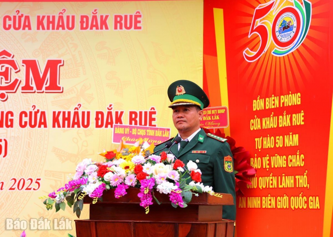 Đại tá Rơ Lan Ngân, Phó Chính ủy Ban Chỉ huy Bộ đội Biên phòng tỉnh phát biểu tại lễ kỷ niệm.