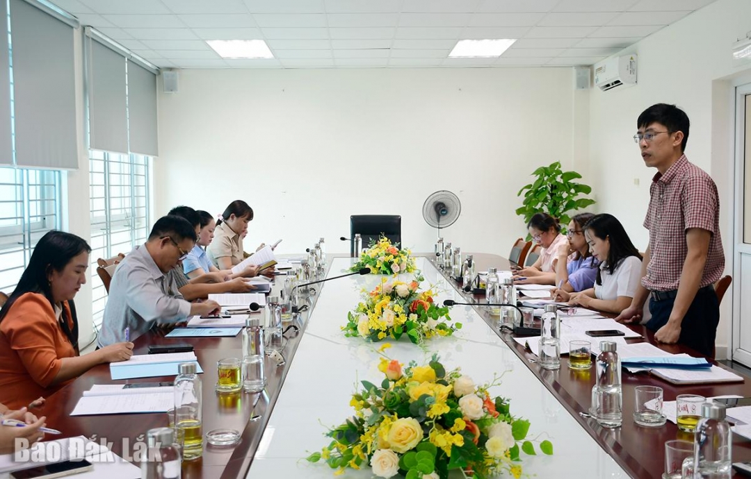 Quang cảnh cuộc họp.