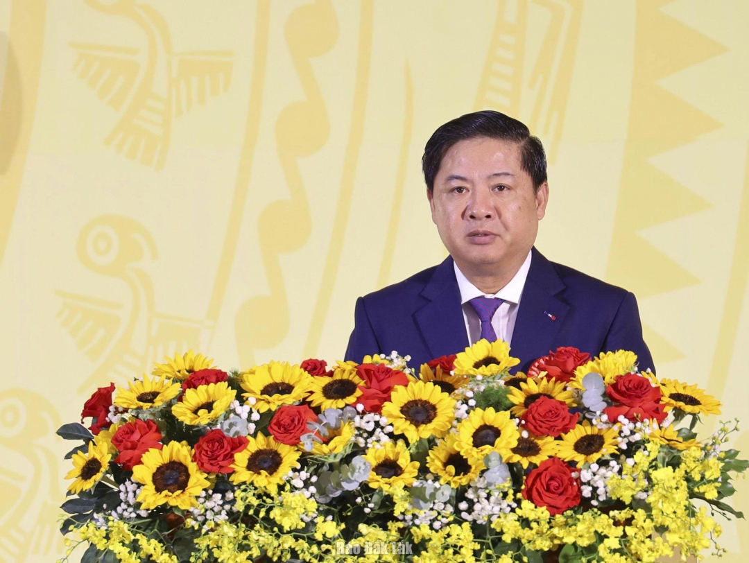 Ủy viên dự khuyết Ban Chấp hành Trung ương Đảng, Bí thư Tỉnh ủy Lương Nguyễn Minh Triết phát biểu chỉ đạo tại đại hội.