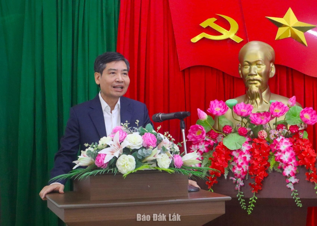 Chủ tịch UBND tỉnh Tạ Anh Tuấn phát biểu tại hội nghị.