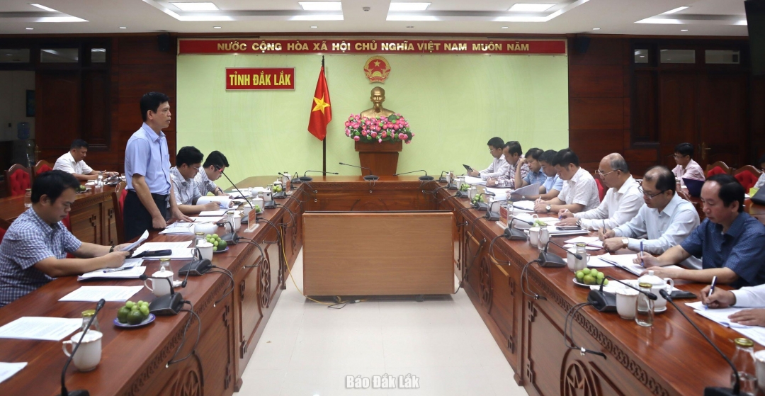 Các đại biểu dự buổi làm việc.