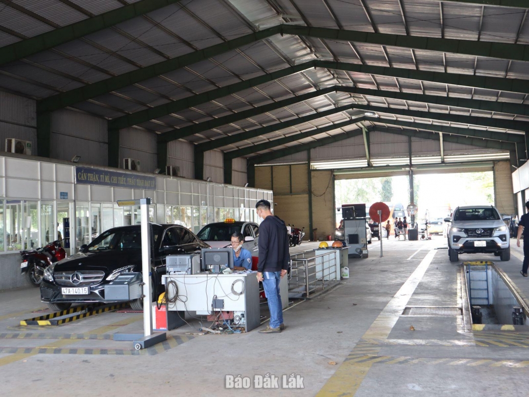 Phương tiện kiểm định tại Trung tâm Đăng kiểm 47_04D.