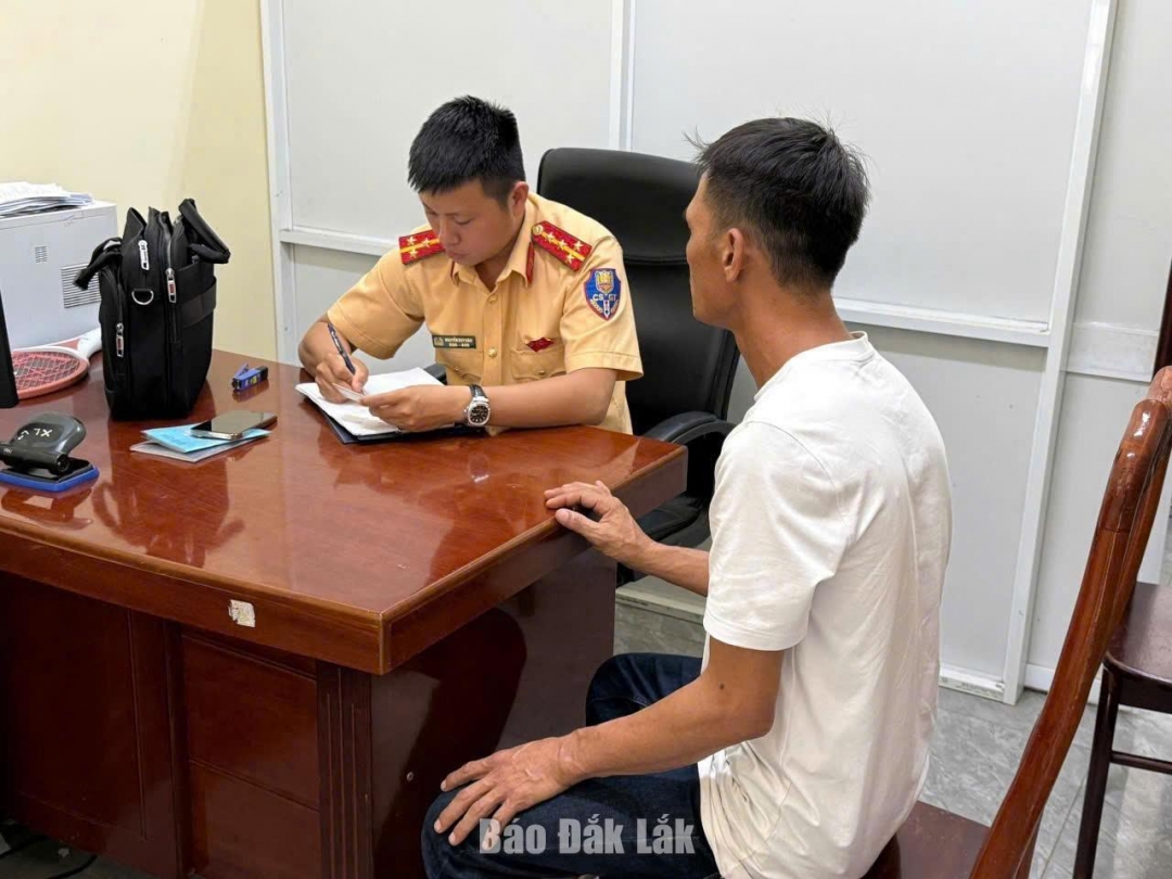 Tài xế H.K.H. tại cơ quan Công an.