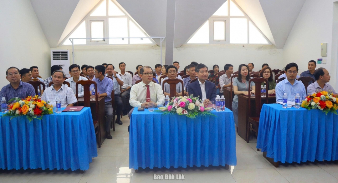 Các đại biểu dự hội nghị.