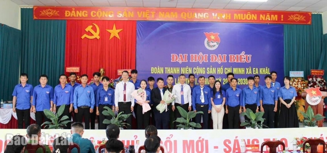 Ban chấp hành ra mắt đại hội