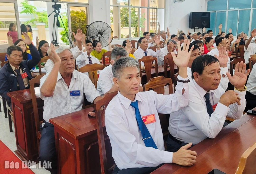 Đại biểu dự đại hội biểu quyết hiệp thương cử Ủy ban MTTQ Việt Nam phường Phú Yên khóa I.