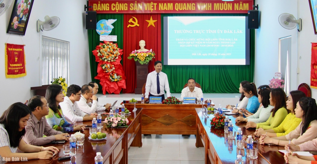 Các đại biểu tham dự buổi gặp mặt.