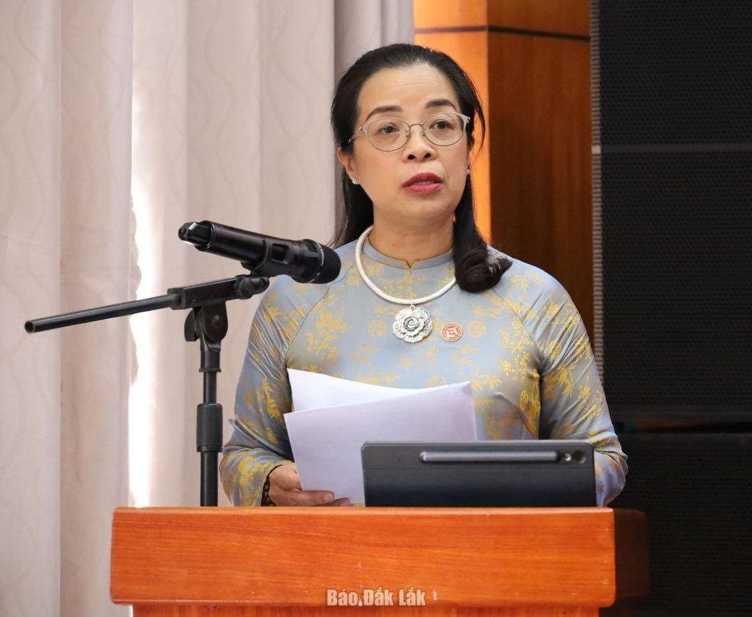 Phó Bí thư Tỉnh ủy Huỳnh Thị Chiến Hòa đã thông tin nhanh về kết quả nổi bật của Đại hội đại biểu Đảng bộ tỉnh Đắk Lắk lần thứ I. Ảnh: Nguyễn Hùng
