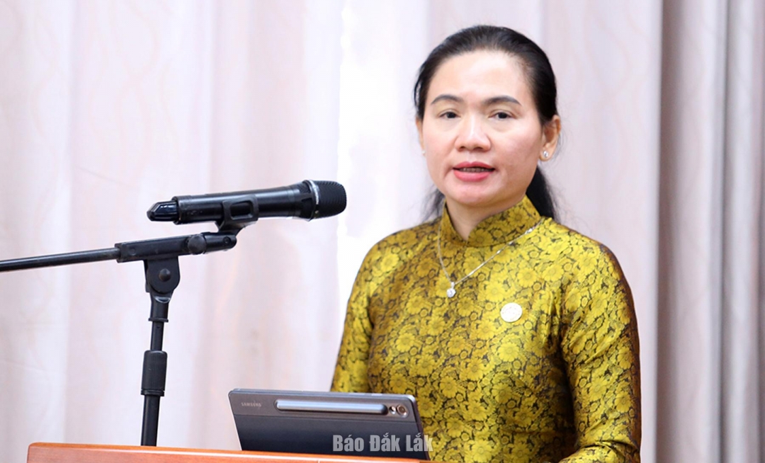 Đồng chí Đinh Thị Thu Thanh, Ủy viên Ban Thường vụ Tỉnh ủy, Trưởng ban Tuyên giáo và Dân vận Tỉnh ủy định hướng công tác tuyên truyền thời gian tới. Ảnh: Nguyễn Hùng