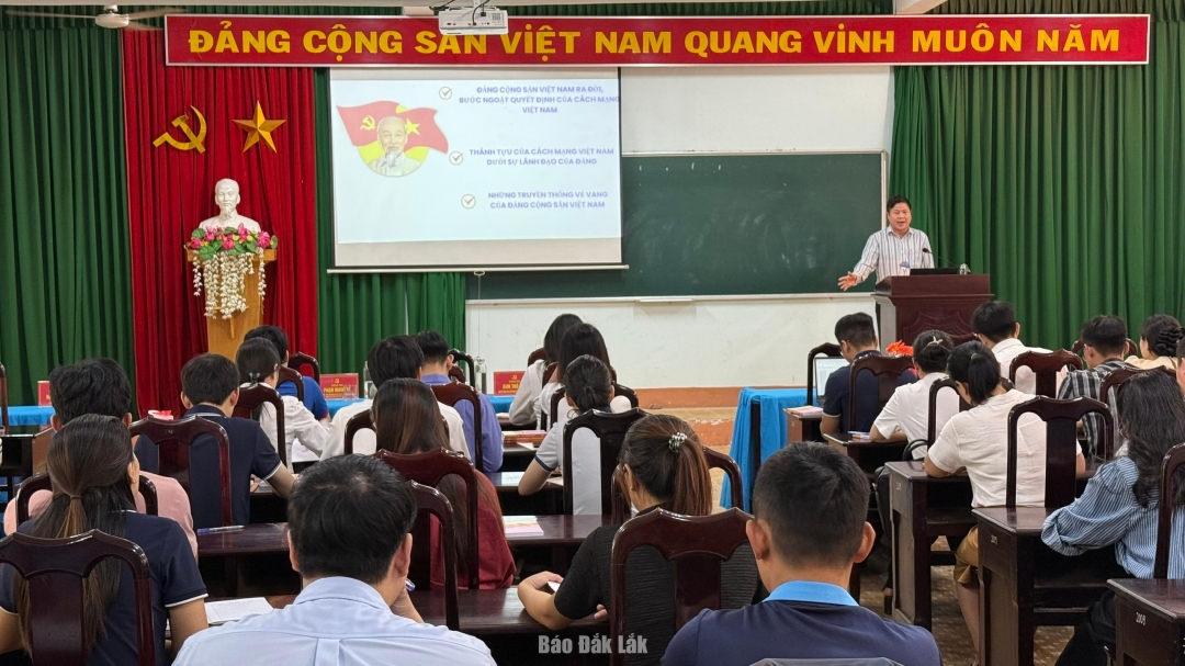 Quang cảnh lớp bồi dưỡng.