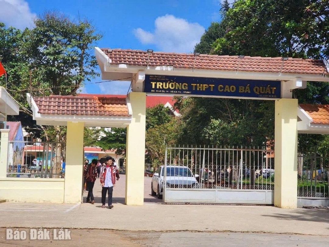 Trường THPT Cao Bá Quát. 