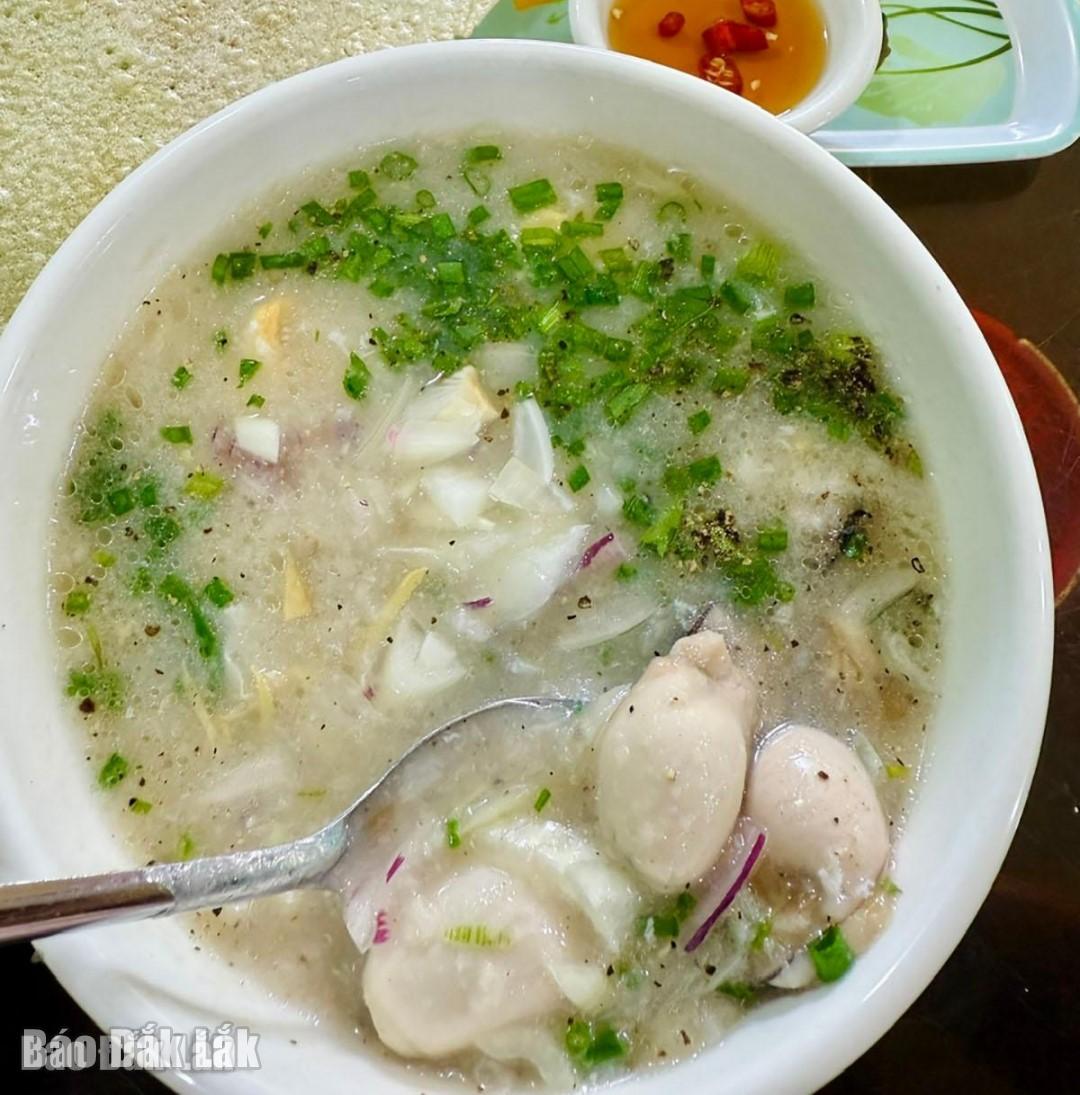 Hương biển trong tô cháo hàu Hương biển trong tô cháo hàu