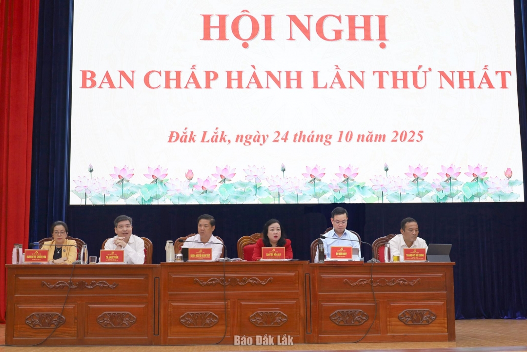 Thường trực Tỉnh ủy chủ trì hội nghị.