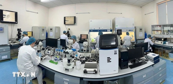 Phòng thí nghiệm Công nghệ Sinh học Trường Đại học Quốc tế, Đại học Quốc gia Thành phố Hồ Chí Minh. Ảnh: TTXVN
