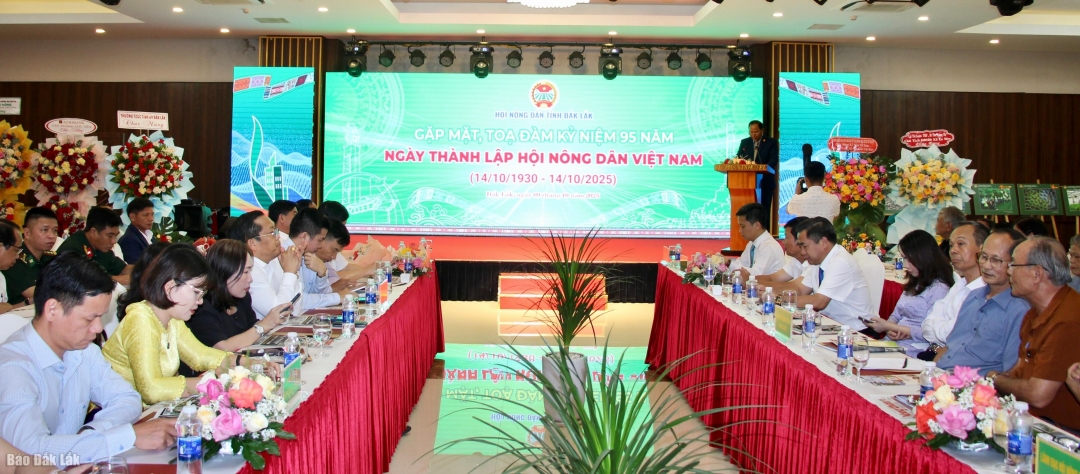 Các đại biểu tham dự chương trình. Ảnh: V.Anh