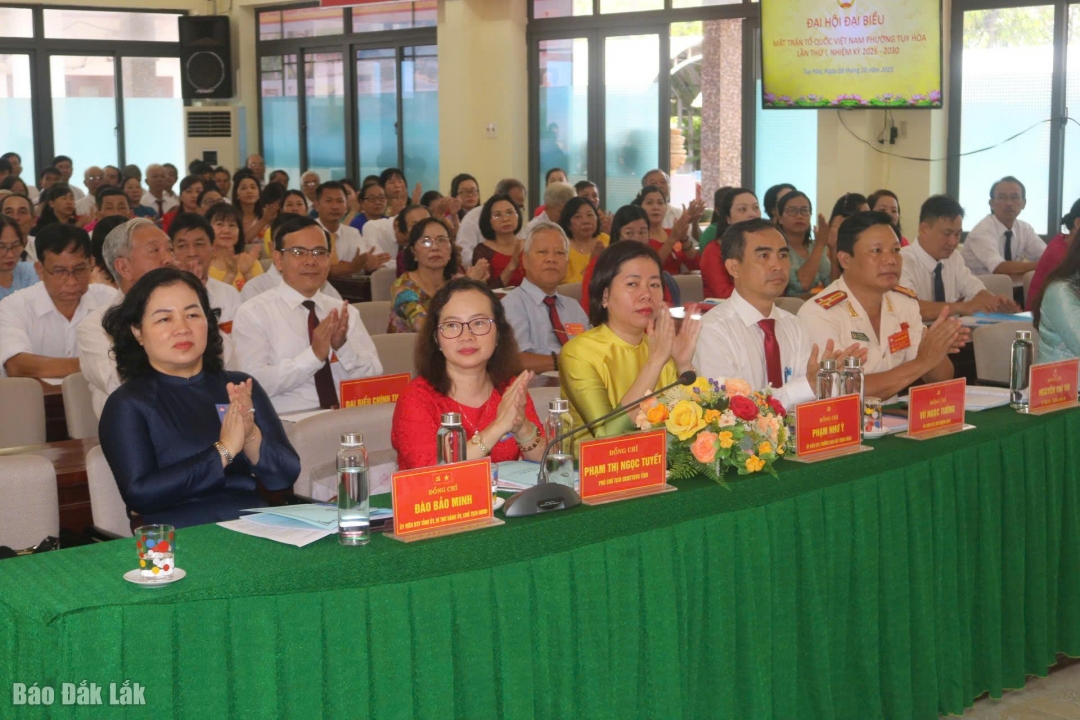 Các đại biểu tham dự đại hội.