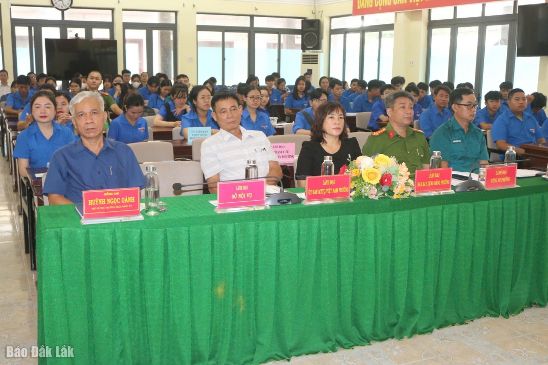 Đại biểu tham dự buổi đối thoại.