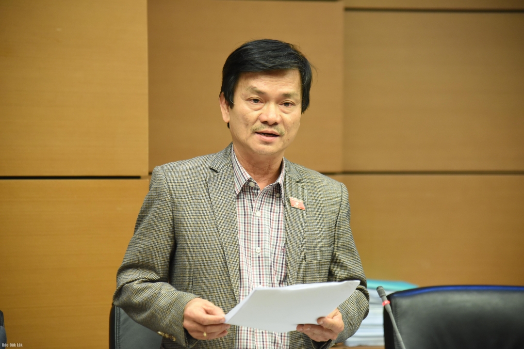 Đại biểu Dương Bình Phú, Đoàn ĐBQH tỉnh Đắk Lắk phát biểu thảo luận. (Ảnh Đoàn ĐBQH tỉnh cung cấp)