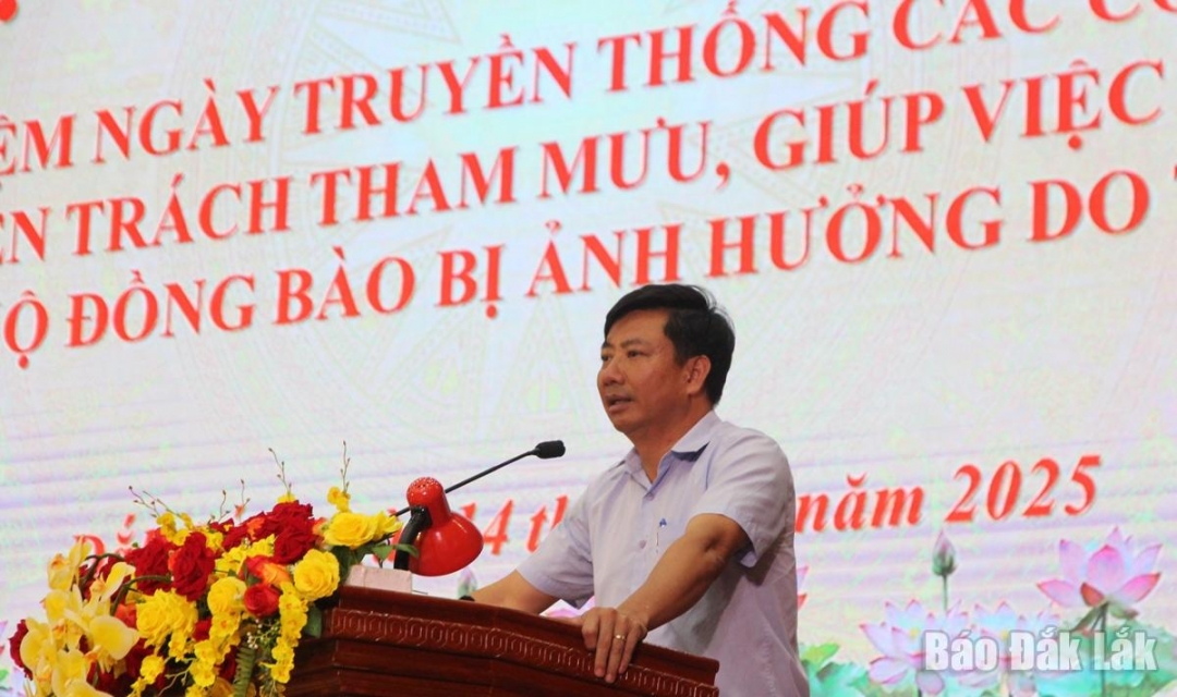 Ủy viên Ban Thường vụ Tỉnh ủy, Trưởng Ban Tổ chức Tỉnh ủy phát biểu tại buổi gặp mặt.