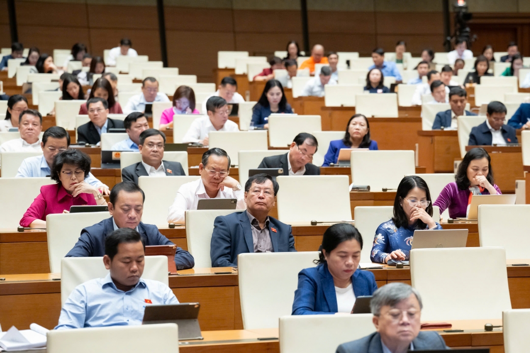 Các đại biểu tại phiên thảo luận. Ảnh: quochoi.vn
