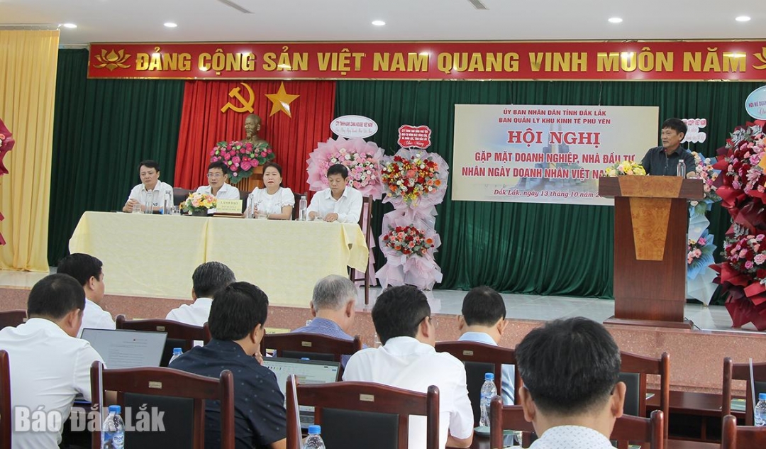 Đại diện doanh nghiệp trao đổi, kiến nghị với Ban Quản lý Khu kinh tế Phú Yên tại buổi gặp mặt.