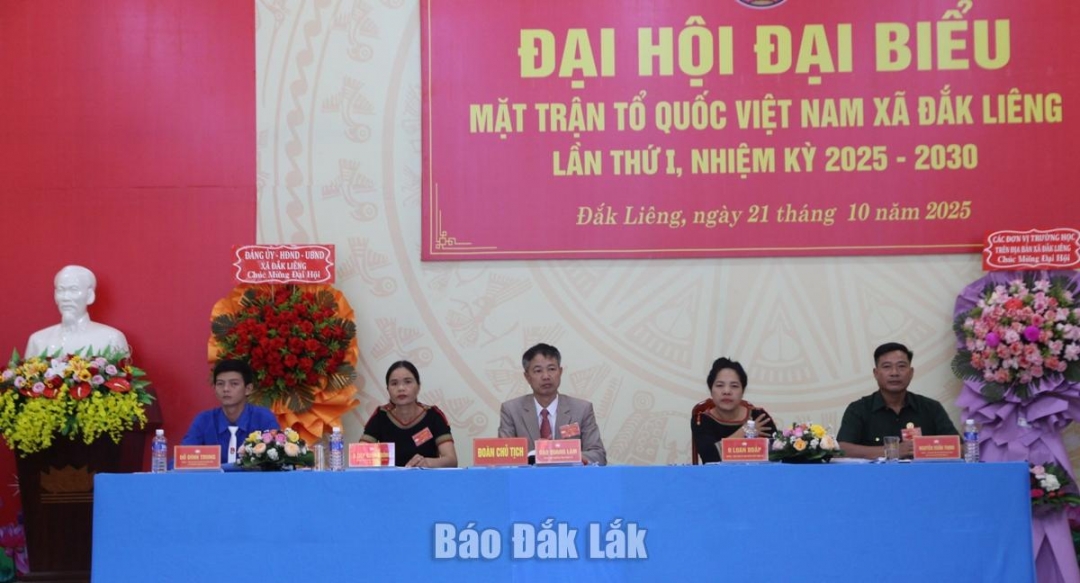 Đoàn chủ tịch điều hành Đại hội.