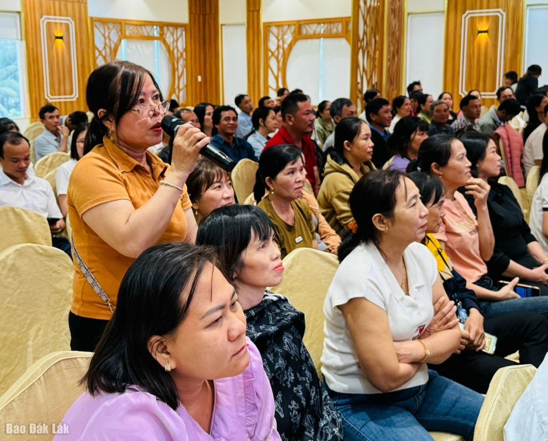 Đoàn viên tham gia ý kiến tại buổi đối thoại.