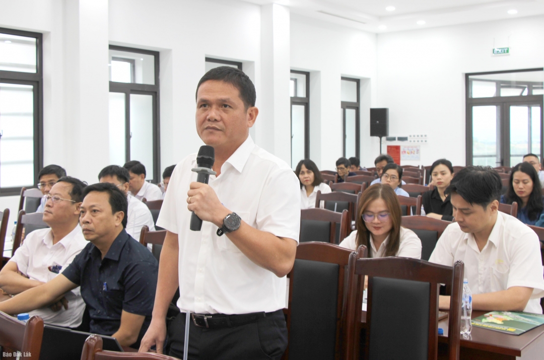 Ông Huỳnh Mỹ Phong, Chủ tịch UBND phường Đông Hòa phát biểu tại hội nghị.