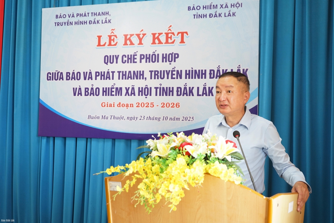 Giám đốc BHXH tỉnh Trần Mạnh Toàn phát biểu tại lễ ký kết