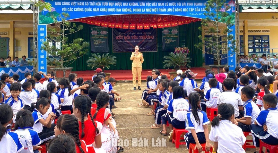 hoạt động tuyên truyền về Luật An toàn giao thông của Đoàn Thanh niên Công an tỉnh