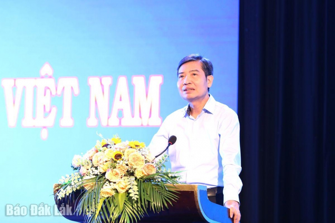 Phó Bí thư Tỉnh ủy, Chủ tịch UBND tỉnh Tạ Anh Tuấn phát biểu tại hội nghị.