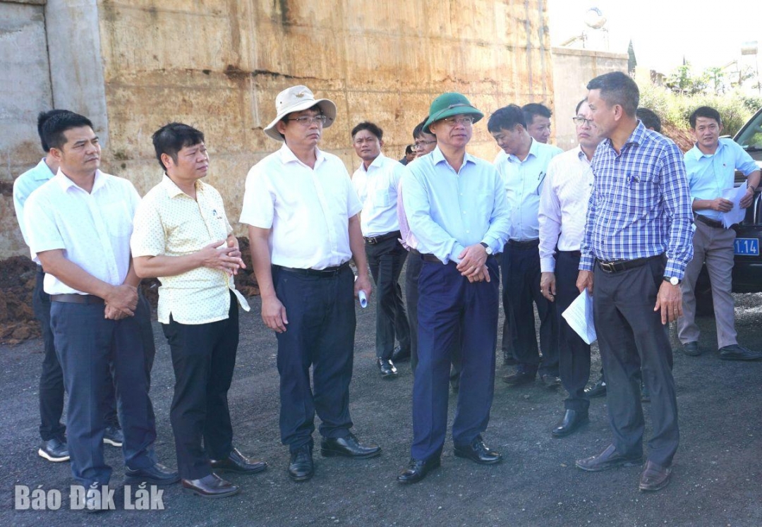 đoàn đã đi kiểm tra thực địa về tình hình triển khai thi công Dự án thành phần 3 thuộc Dự án cao tốc Khánh Hòa - Buôn Ma Thuột giai đoạn 1