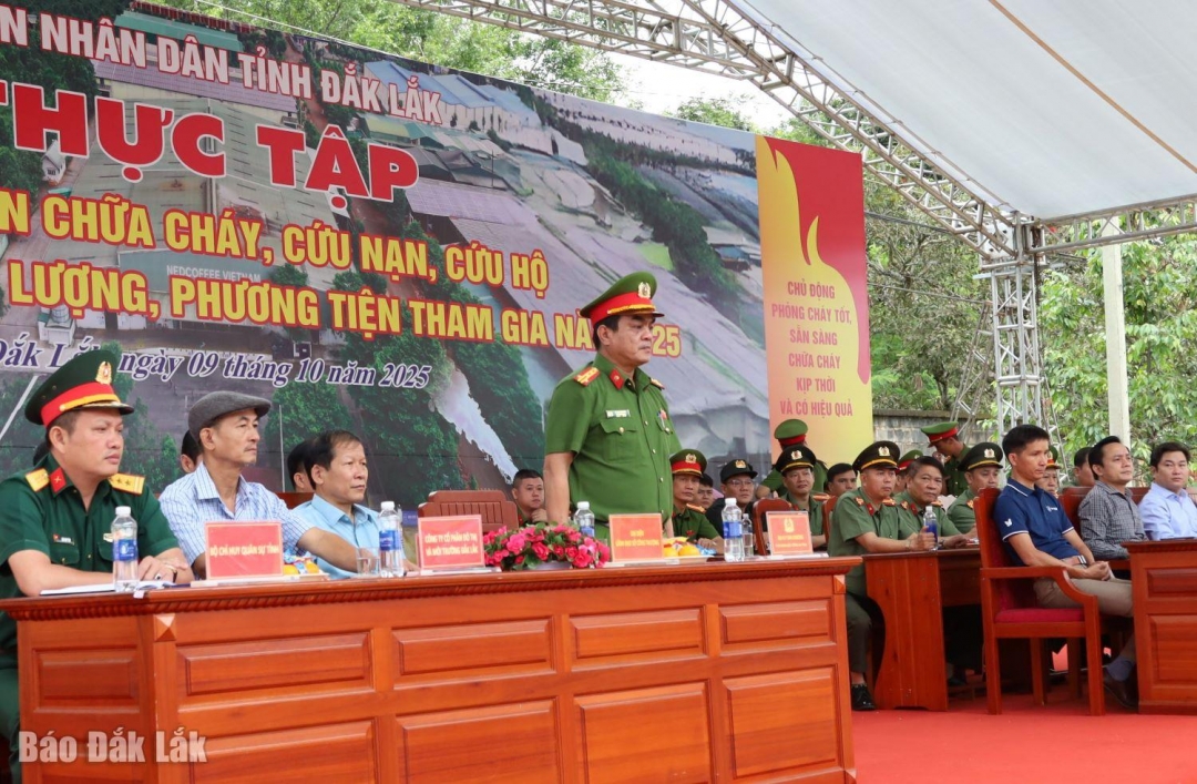 Các đại biểu tham dự buổi thực tập.