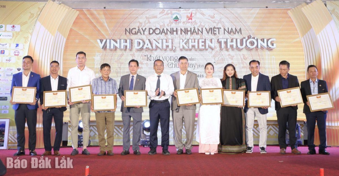 khen thưởng, vinh danh các doanh nghiệp và doanh nhân tiêu biểu vì có thành tích xuất sắc trong hoạt động sản xuất, kinh doanh, đóng góp tích cực cho sự phát triển kinh tế – xã hội của tỉnh. 