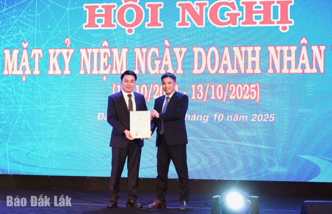 trao chứng nhận hội viên