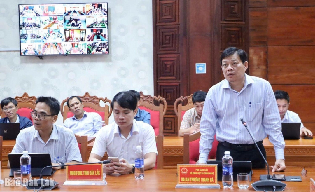 Ra Lan Trương Thanh Hà phát biểu thảo luận.