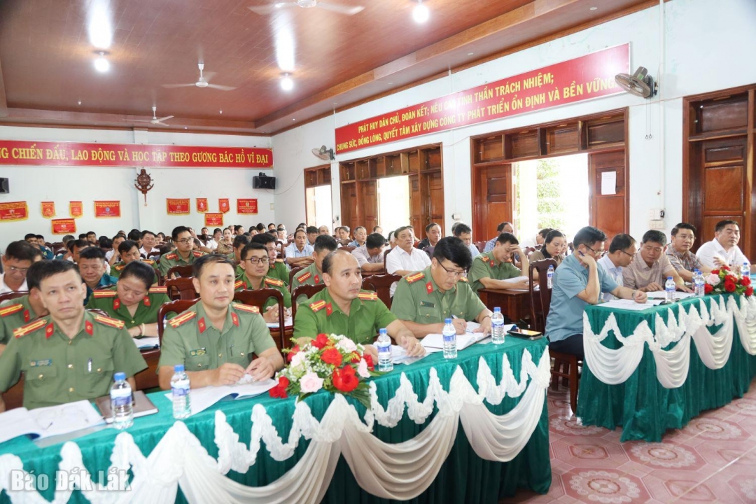 Các đại biểu tham dự hội nghị.