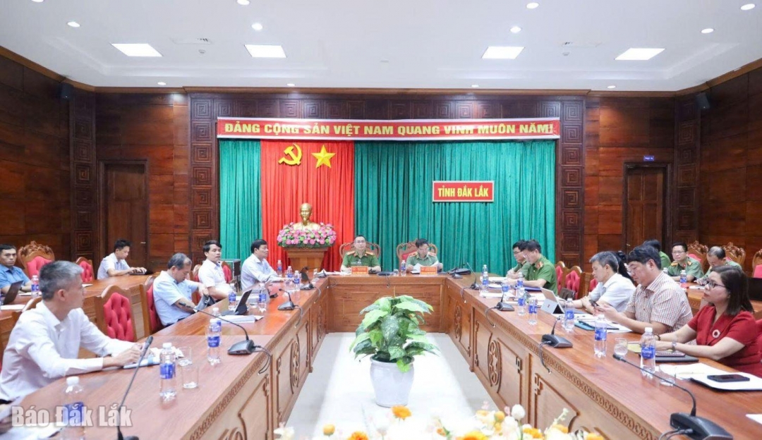 Quang cảnh hội nghị trực tiếp.