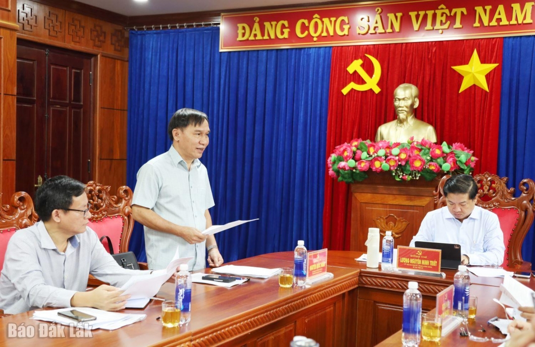 đồng chí Nguyễn Quốc Hoàn, Ủy viên Ban Thường vụ, Trưởng Ban Nội chính Tỉnh ủy báo cáo tình hình hoạt động của Ban.