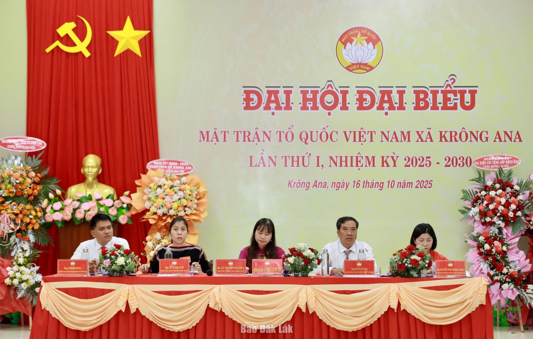 Đoàn chủ tịch điều hành đại hội