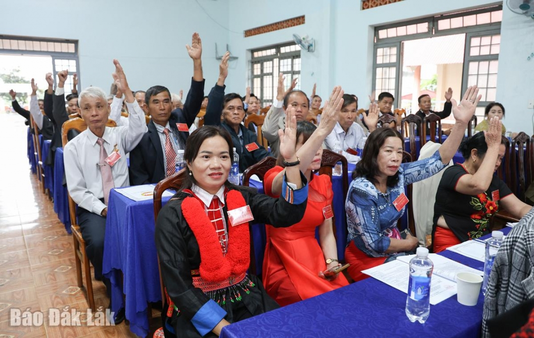 Đại biểu dự đại hội biểu quyết hiệp thương cử Ủy ban MTTQ Việt Nam xã Ea Kly khóa I.