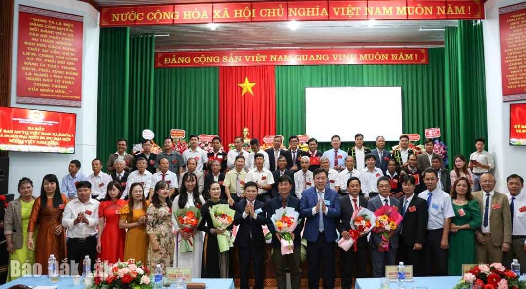 Ủy ban MTTQ Việt Nam xã Ea Kly khóa I, nhiệm kỳ 2025 – 2030 ra mắt và nhận nhiệm vụ.
