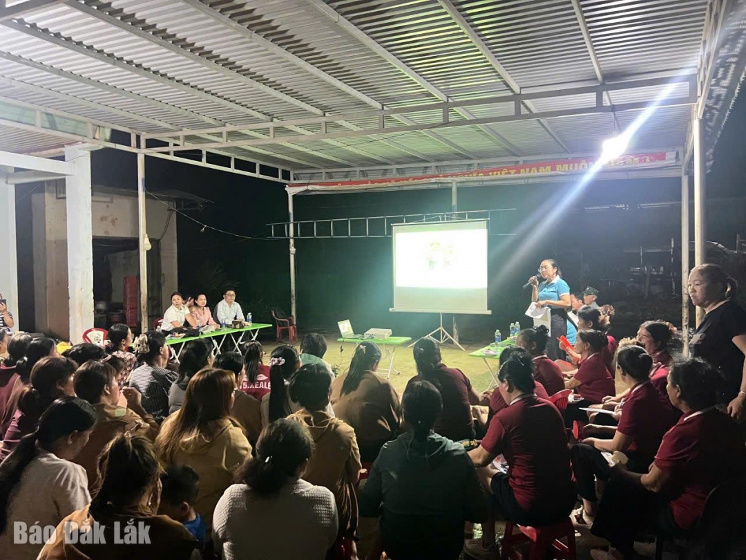 Hôi viên phụ nữ xã ea sup tham gia hội nghị