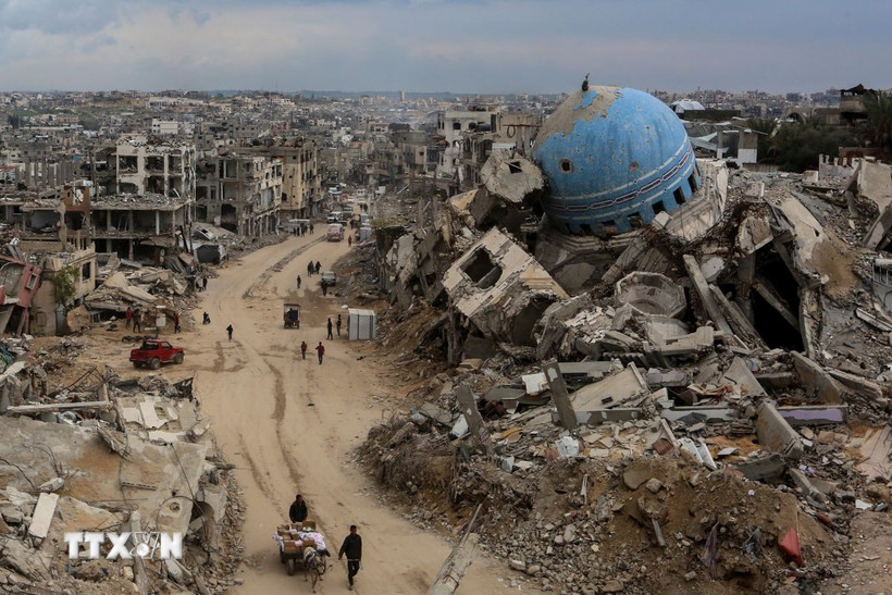 Các tòa nhà bị phá hủy sau cuộc không kích của Israel tại Gaza. Ảnh: TTXVN