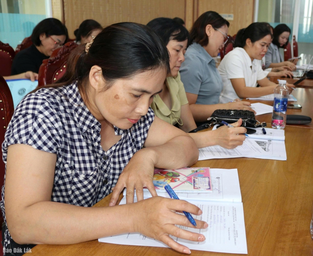 Nhân viên thu 