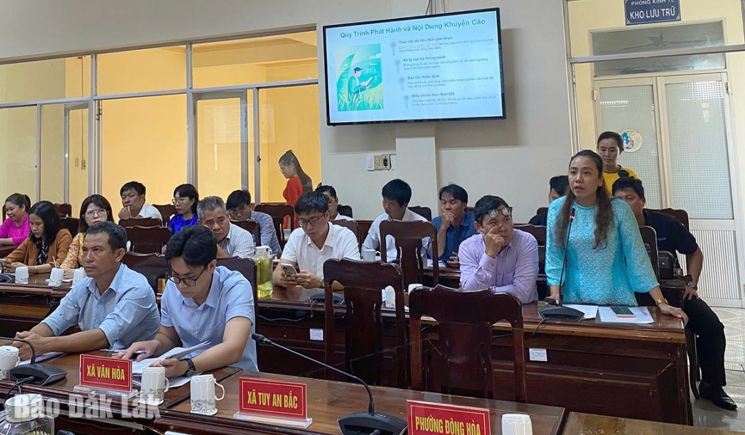 Cán bộ các địa phương trao đổi thêm về vận hành và nhân rộng hệ thống giám sát.