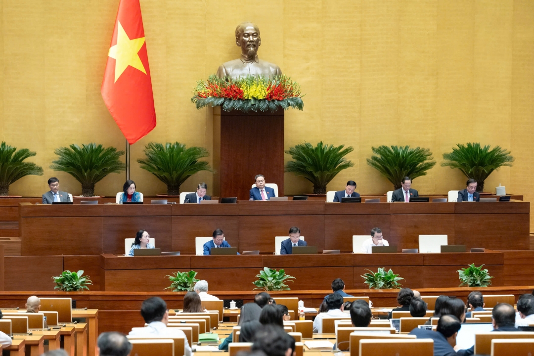 Lãnh đạo Quốc hội và các đại biểu tham dự phiên thảo luận. Ảnh: quochoi.vn