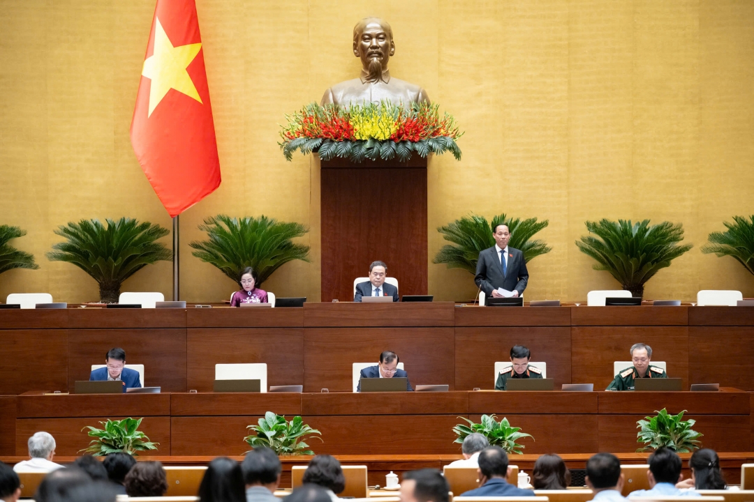 Phó Chủ tịch Quốc hội, Thượng tướng Trần Quang Phương điều hành phiên họp. Ảnh: quochoi.vn